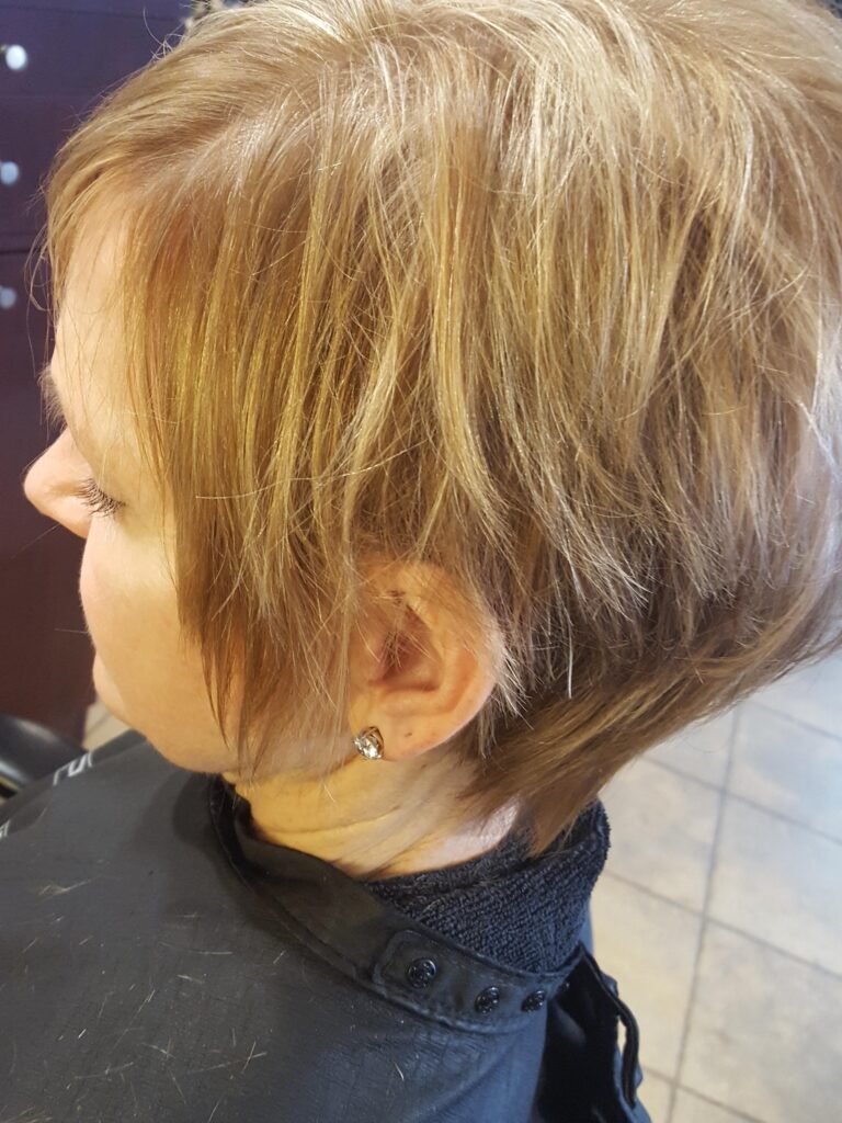 A pixie with low maintenance highlights